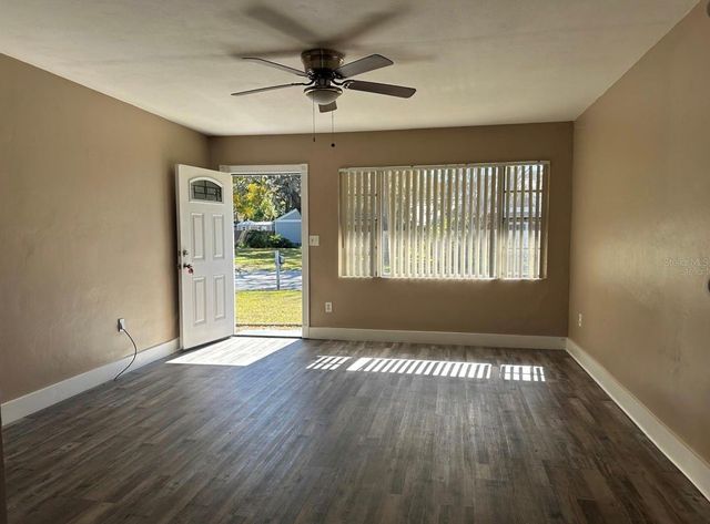 607 E JOHNS AVENUE, Mount Dora, FL 32757