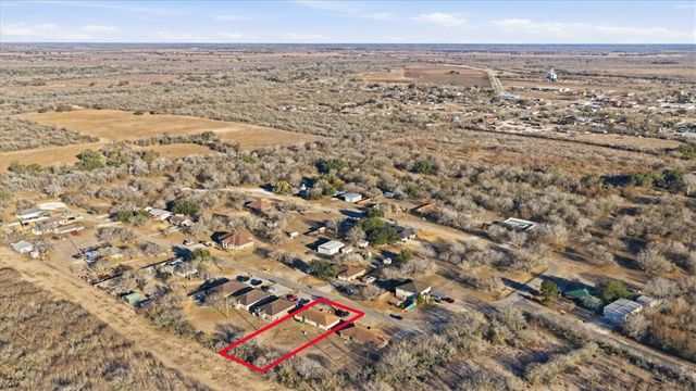 124 Kerry Dr 2, George West, TX 78022
