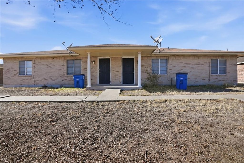 124 Kerry Dr 2, George West, TX 78022