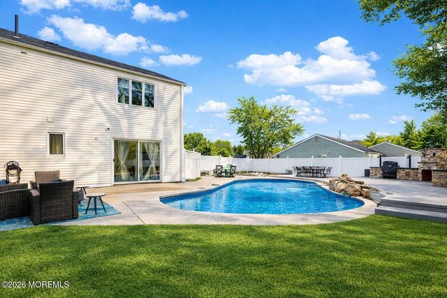 2 Sahara Court, Toms River, NJ 08753