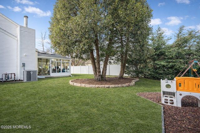 2 Sahara Court, Toms River, NJ 08753