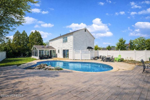 2 Sahara Court, Toms River, NJ 08753