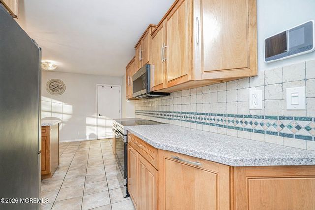 2 Sahara Court, Toms River, NJ 08753