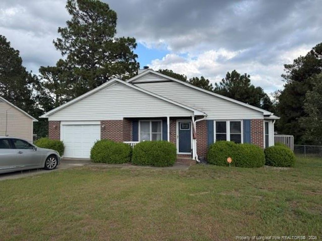 712 Alexwood Drive, Hope Mills, NC 28348