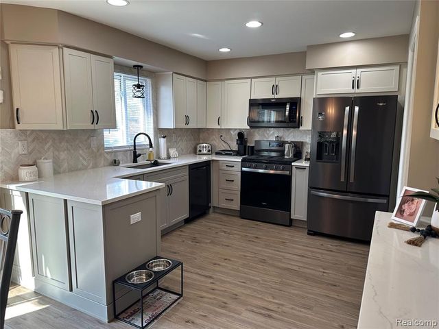 12942 Ray Drive, Warren, MI 48088