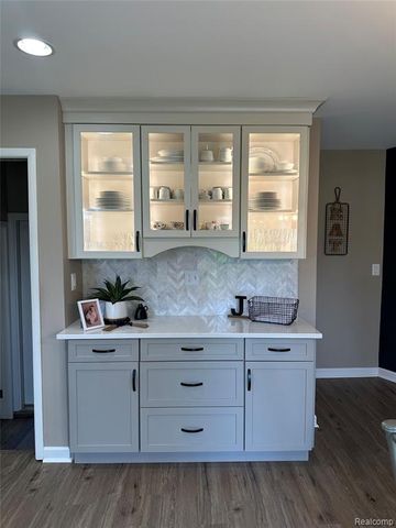 12942 Ray Drive, Warren, MI 48088