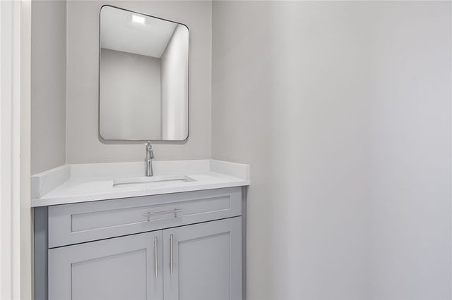 4 Rounds Avenue, East Providence, RI 02915