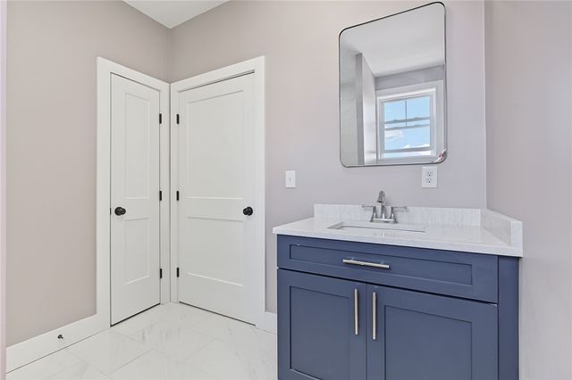 4 Rounds Avenue, East Providence, RI 02915