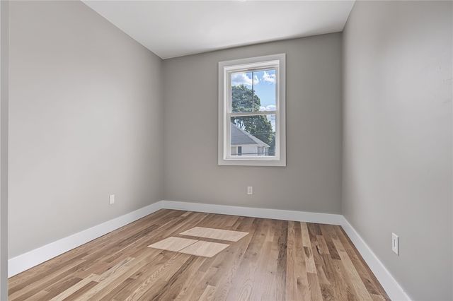 4 Rounds Avenue, East Providence, RI 02915