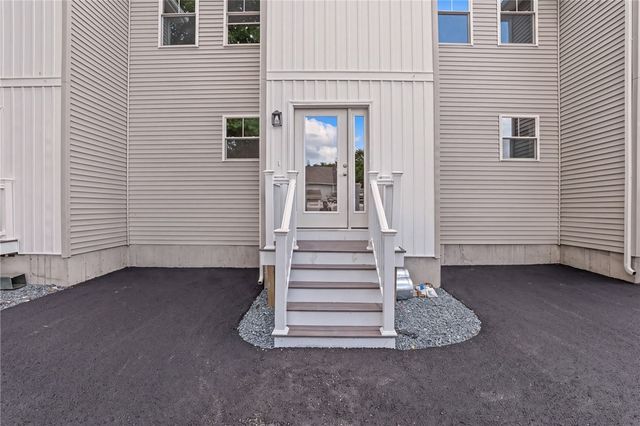 4 Rounds Avenue, East Providence, RI 02915