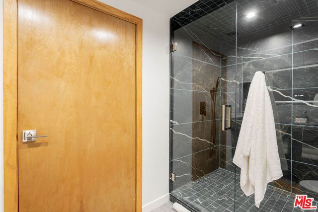 547 N Sweetzer Avenue 203, West Hollywood, CA 90048