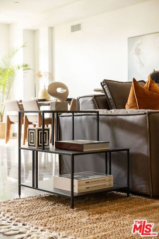 547 N Sweetzer Avenue 203, West Hollywood, CA 90048