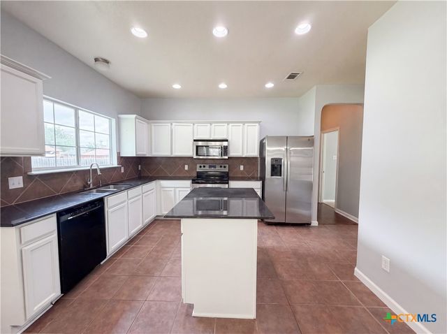 313 Crowfoot Drive, Harker Heights, TX 76548