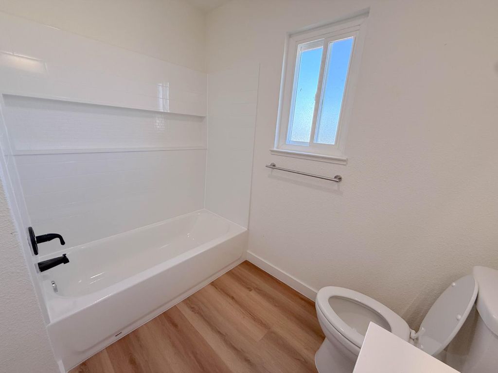 Image 11 of property listing at 519 Rosehill Drive, Chowchilla, CA 93610