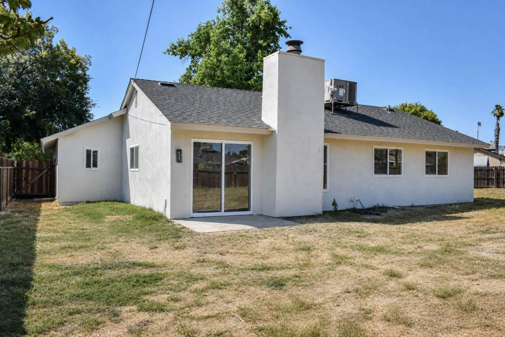 Image 14 of property listing at 519 Rosehill Drive, Chowchilla, CA 93610