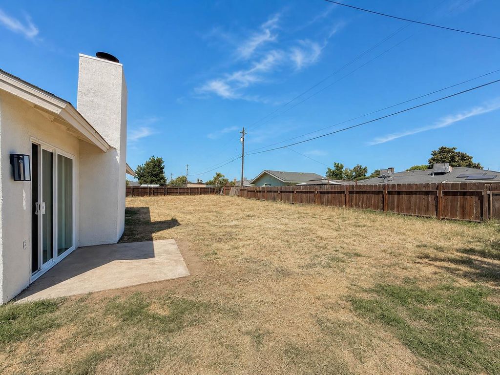 Image 15 of property listing at 519 Rosehill Drive, Chowchilla, CA 93610