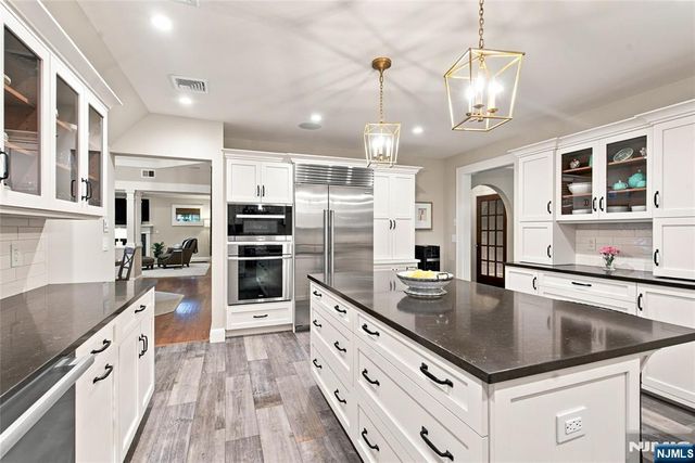 295 Hamilton Avenue, Glen Rock, NJ 07452