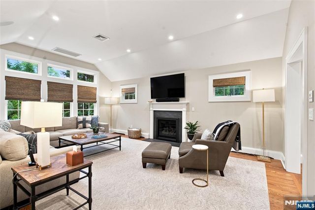 295 Hamilton Avenue, Glen Rock, NJ 07452