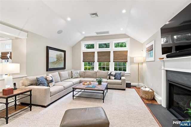 295 Hamilton Avenue, Glen Rock, NJ 07452