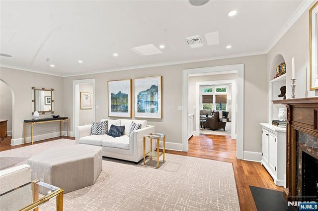295 Hamilton Avenue, Glen Rock, NJ 07452