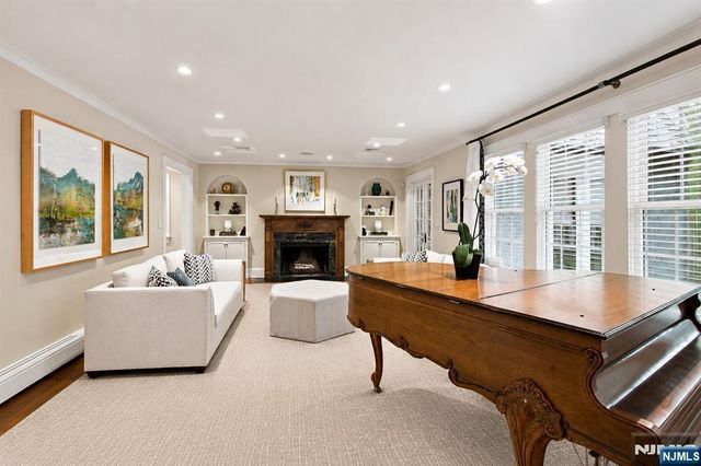 295 Hamilton Avenue, Glen Rock, NJ 07452