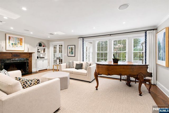 295 Hamilton Avenue, Glen Rock, NJ 07452