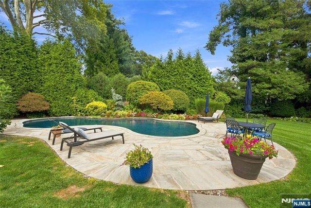 295 Hamilton Avenue, Glen Rock, NJ 07452