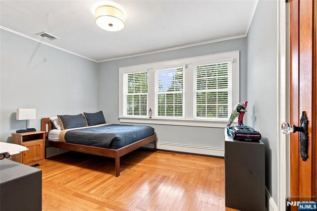 295 Hamilton Avenue, Glen Rock, NJ 07452