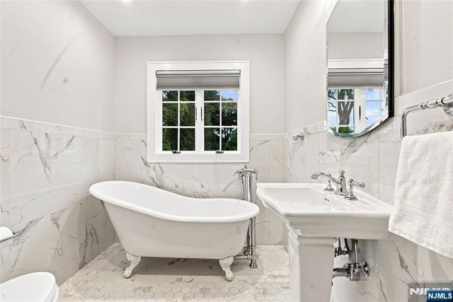 295 Hamilton Avenue, Glen Rock, NJ 07452