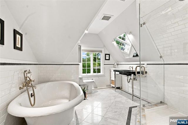 295 Hamilton Avenue, Glen Rock, NJ 07452