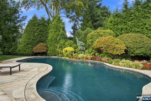 295 Hamilton Avenue, Glen Rock, NJ 07452