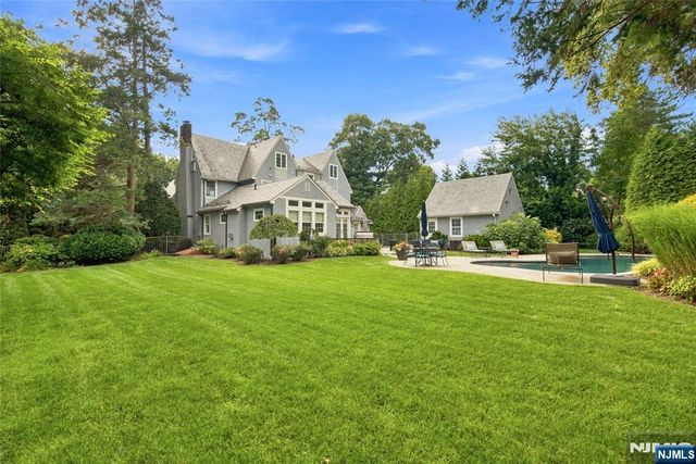 295 Hamilton Avenue, Glen Rock, NJ 07452