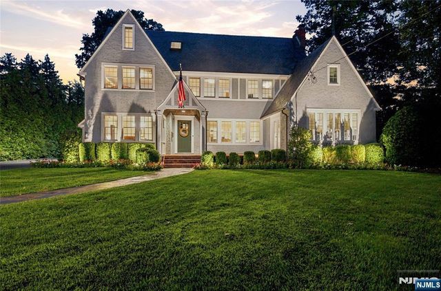 295 Hamilton Avenue, Glen Rock, NJ 07452