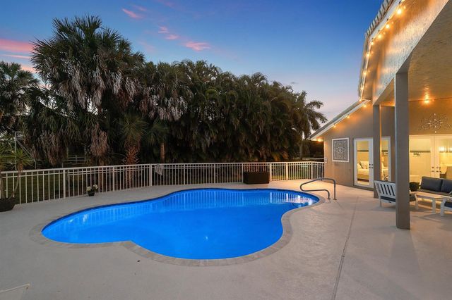 8321 Muirhead Circle, Boynton Beach, FL 33472