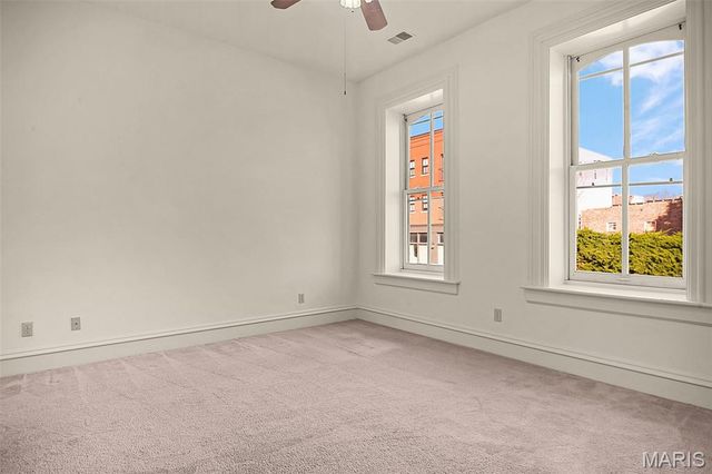 918 Russell Boulevard, St Louis, MO 63104