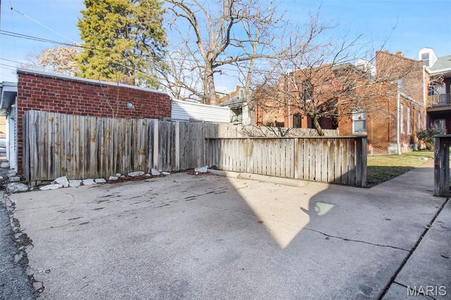 918 Russell Boulevard, St Louis, MO 63104