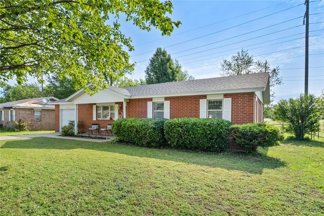 1003 White Road, Springdale, AR 72762