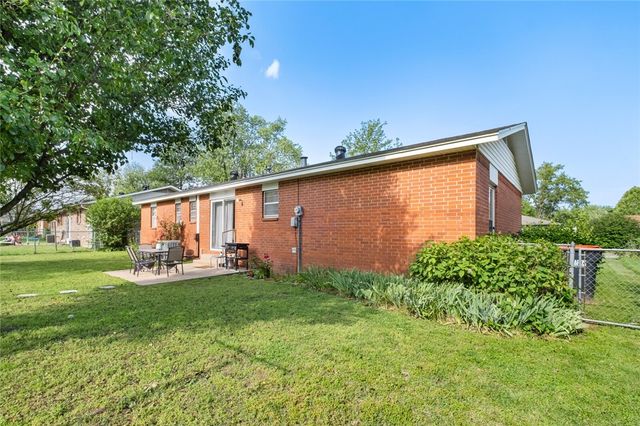 1003 White Road, Springdale, AR 72762