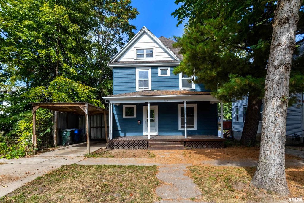 916 KIRKWOOD Boulevard, Davenport, IA 52803