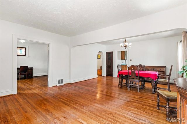 5527 Ulena Avenue, St Louis, MO 63116