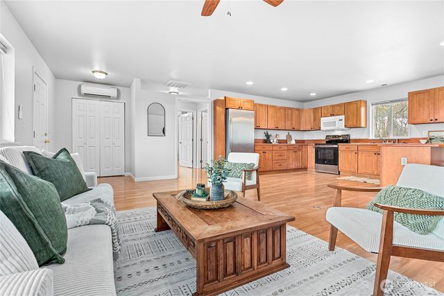 303 Hayes Street, Nooksack, WA 98276