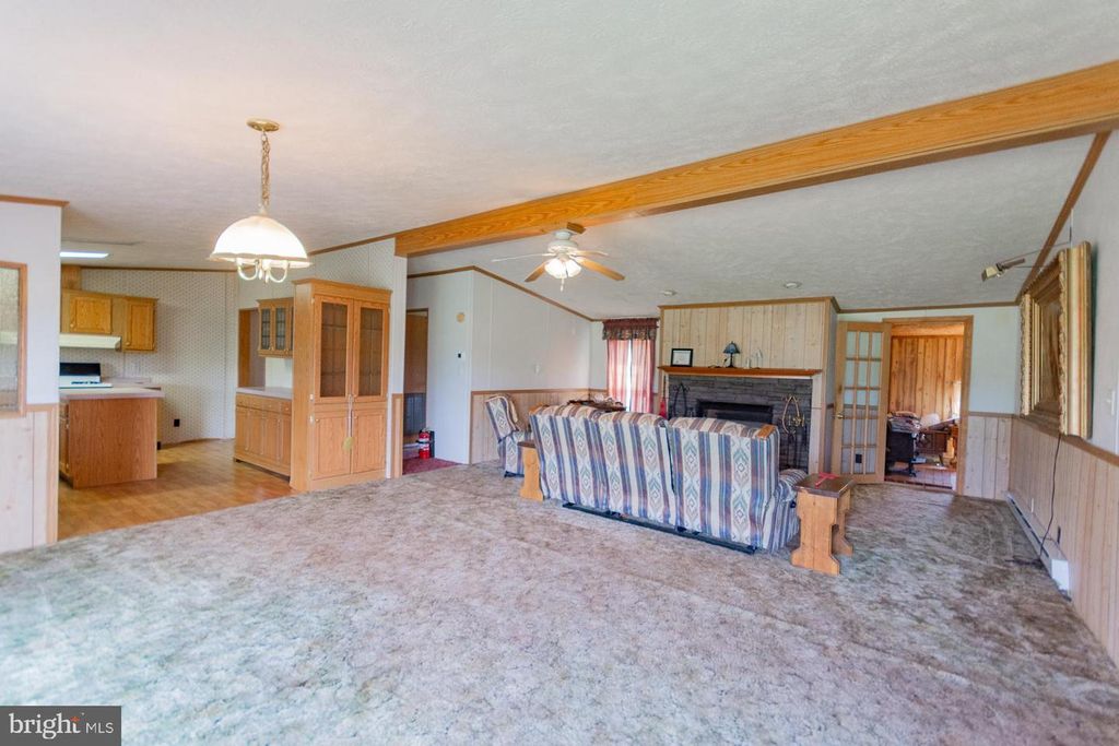828 SHEPHERDSTOWN PIKE, Harpers Ferry, WV 25425