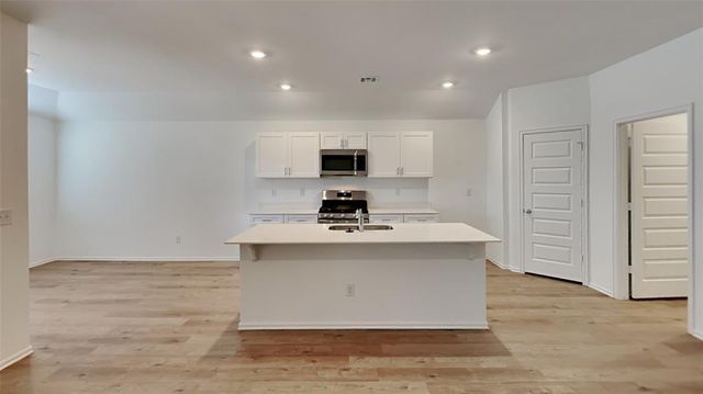 4000 Dutch Lane, Mustang, OK 73064