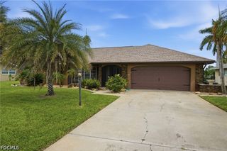 418 Avalon DR, Cape Coral, FL 33904