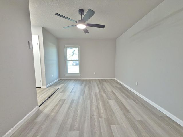 1618 Live Oak Hollow Street, Pearland, TX 77581