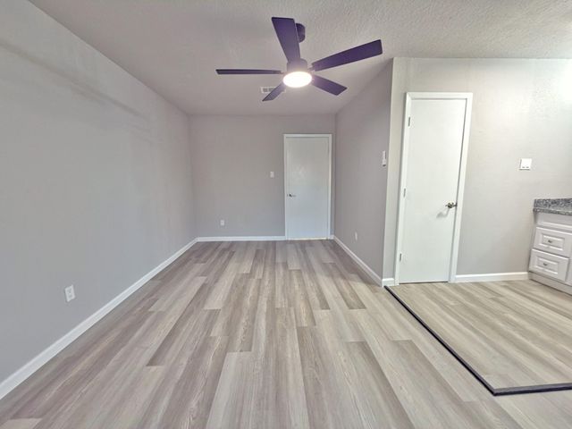 1618 Live Oak Hollow Street, Pearland, TX 77581