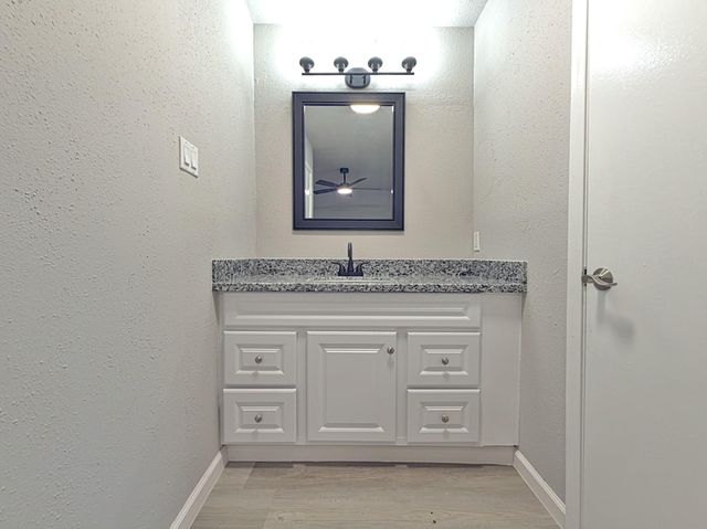 1618 Live Oak Hollow Street, Pearland, TX 77581