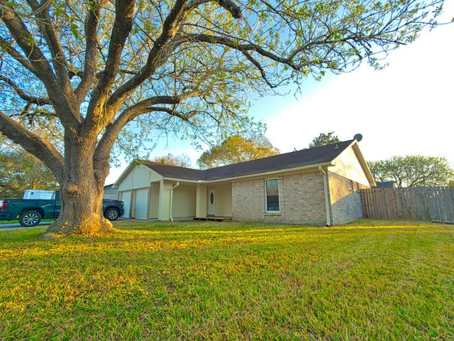 1618 Live Oak Hollow Street, Pearland, TX 77581