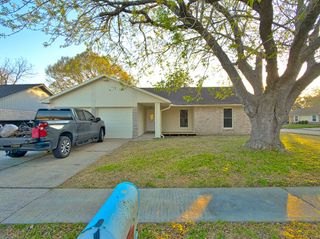 1618 Live Oak Hollow Street, Pearland, TX 77581