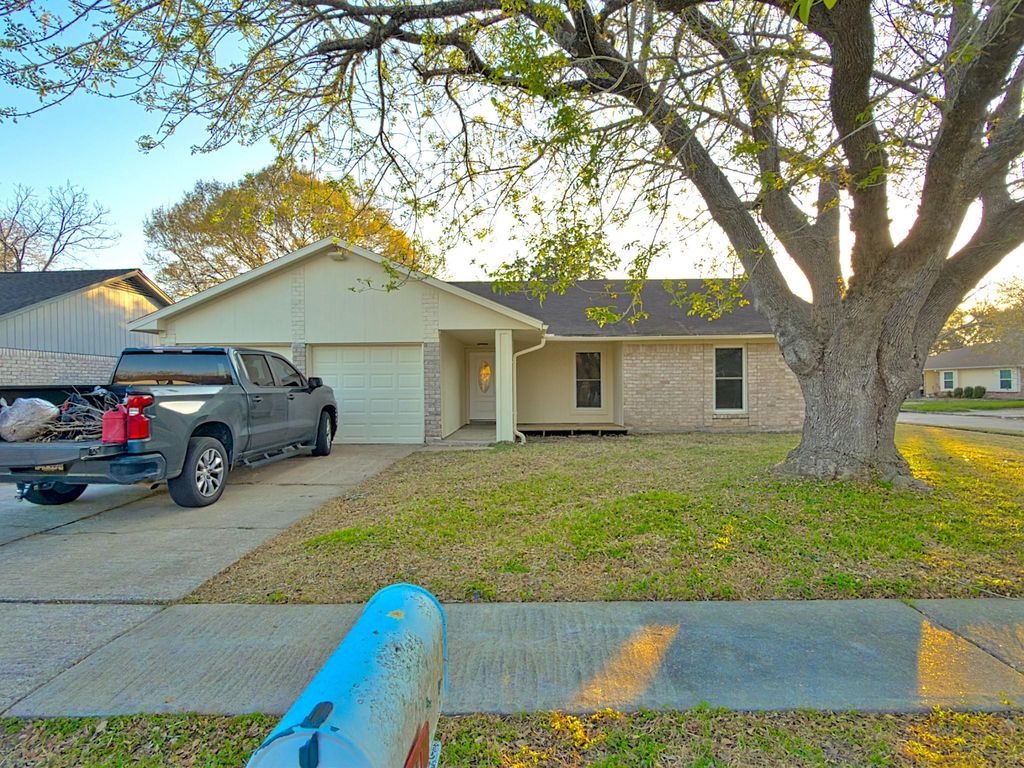 1618 Live Oak Hollow Street, Pearland, TX 77581